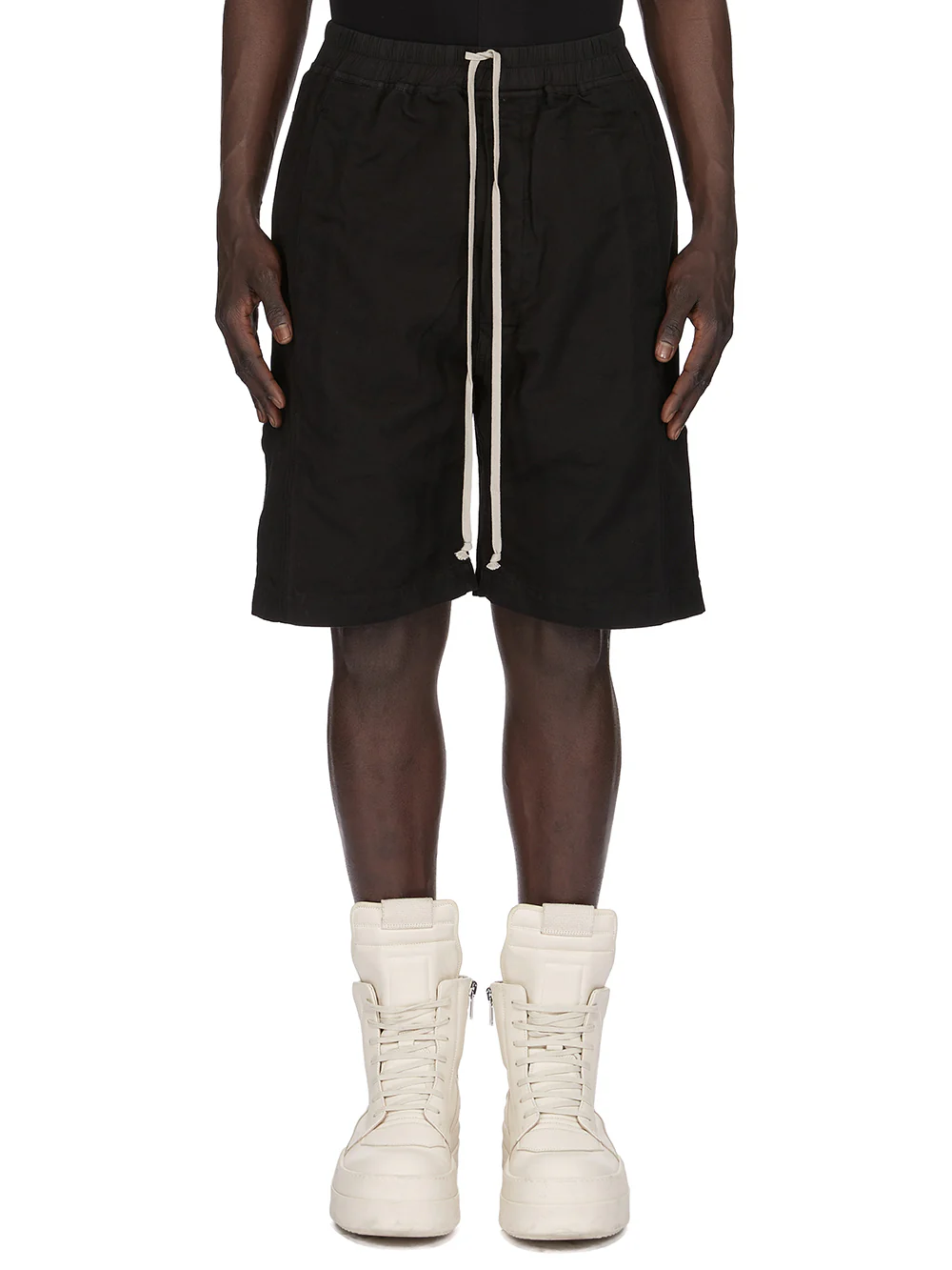 DU01F4373_CVS_09 | WIDE PUSHER SHORTS