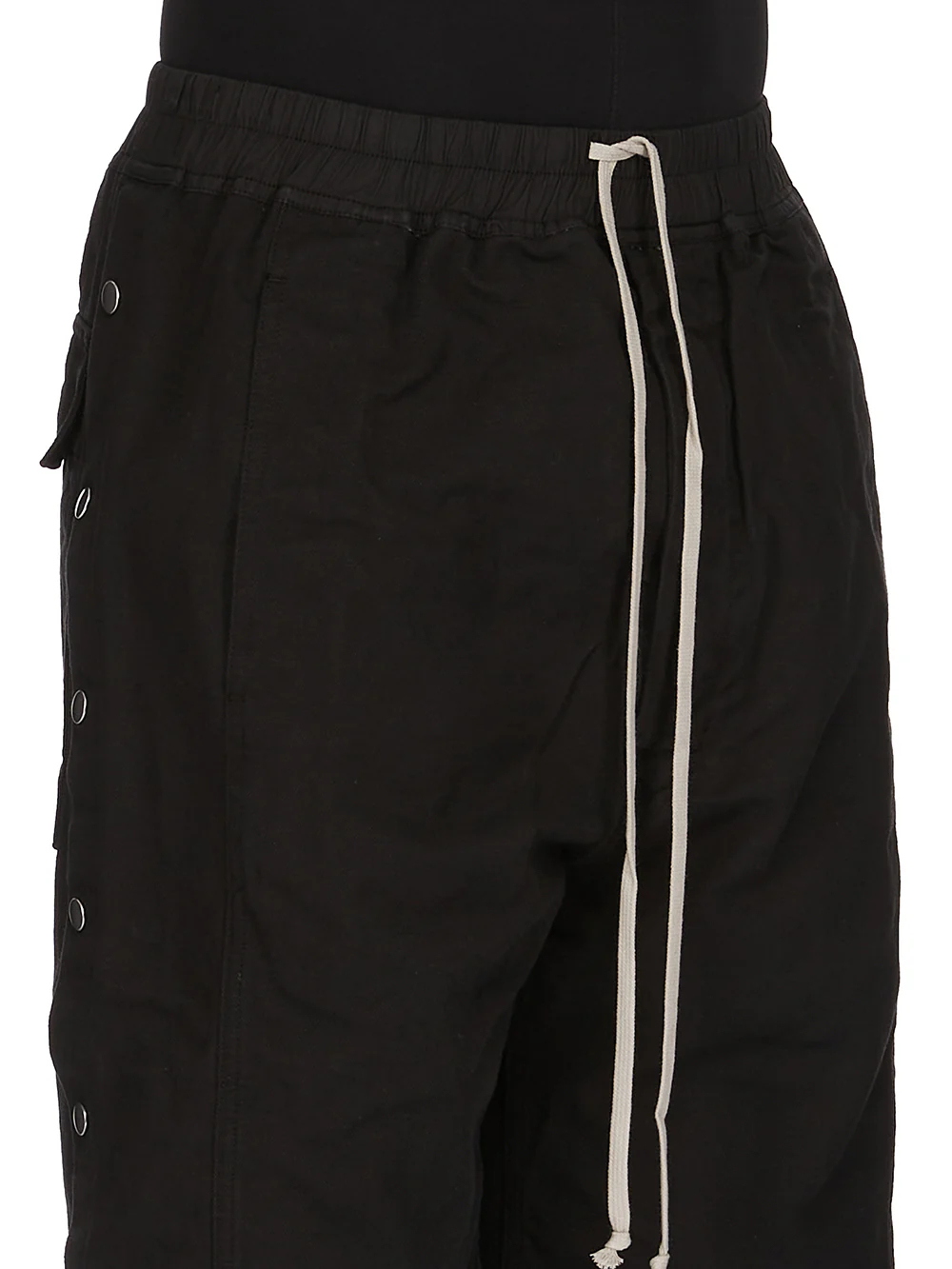 DU01F4373_CVS_09 | WIDE PUSHER SHORTS - Image 4