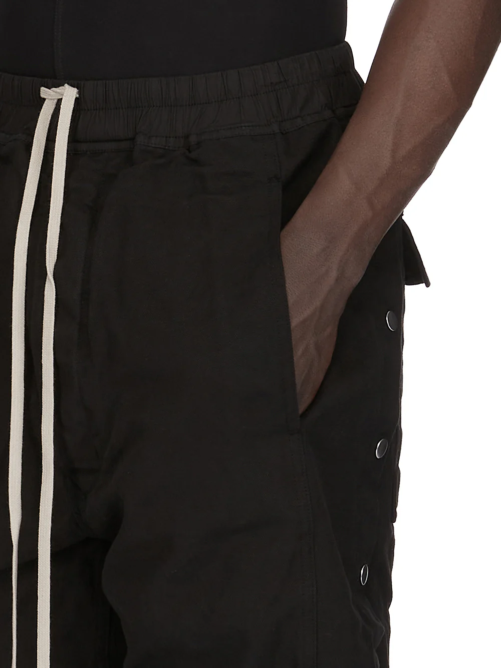 DU01F4373_CVS_09 | WIDE PUSHER SHORTS - Image 6